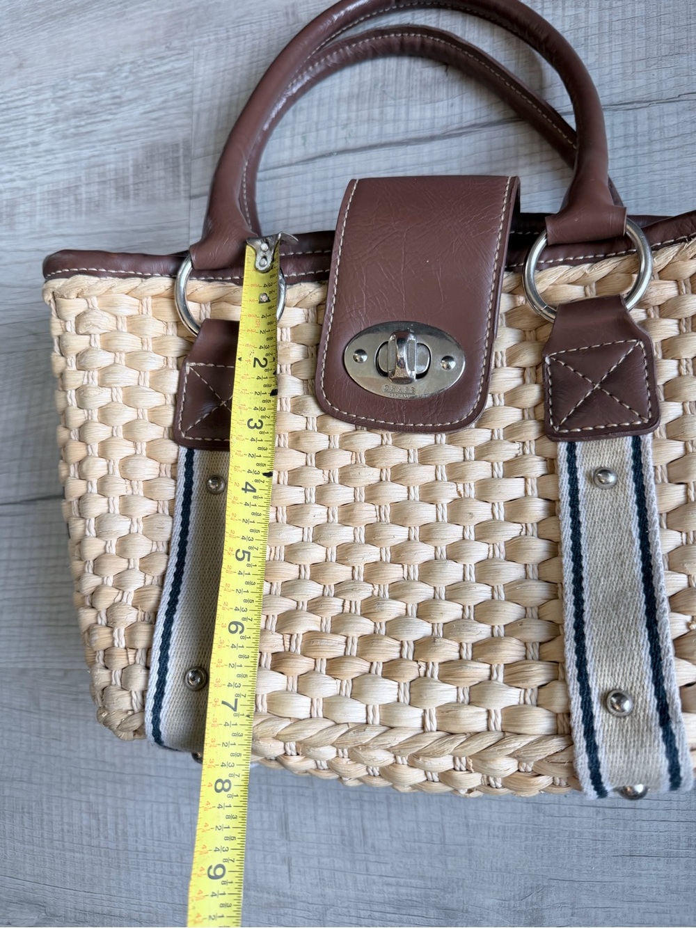CHAPS Woven Straw Leather Shoulder Bag Brown Turn Lock Boho Coastal - Picture 10 of 10